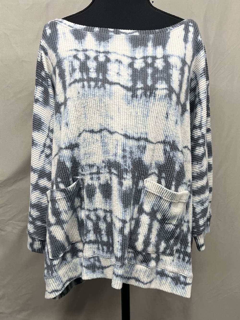French Laundry Tie-Dye Ribbed Knit Pullover Top in Gray and White XL